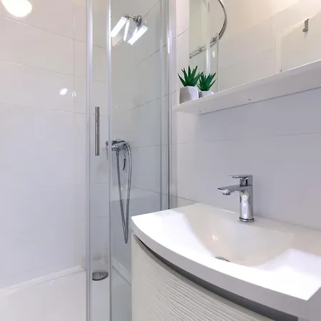 Amra 3 By Interhome شقة *