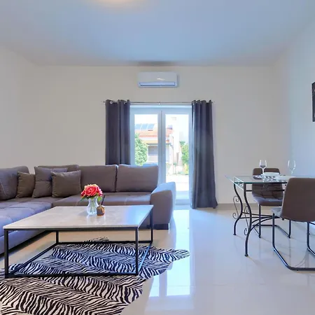 Amra 3 By Interhome شقة