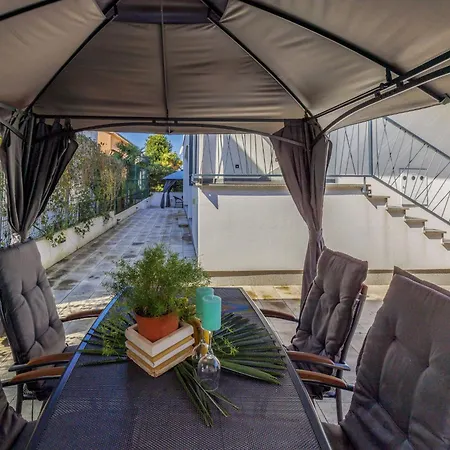 Amra 3 By Interhome شقة